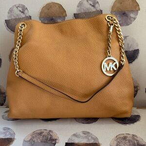 Auth. Michael Kors Jet Set Chain Shoulder Tote - Pebbled Soft Peanut Leather